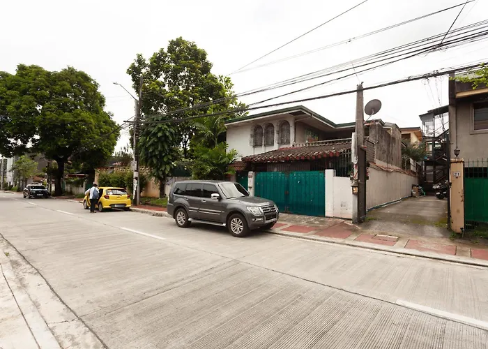 Spacious With Fast Wi-fi Near Up And Maginhawa